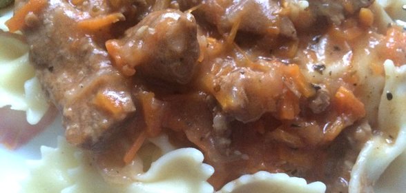 Томатная подливка с говядиной и итальянскими травами