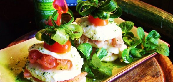 Канапе из моццареллы с копчёной рыбой Романтика