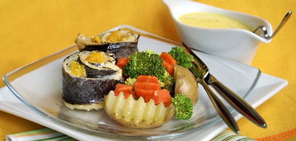 Рыбные рулетики с апельсиновым соусом