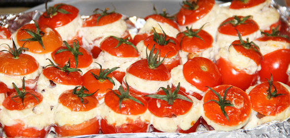 Черри запеченные с брынзой и миндалём