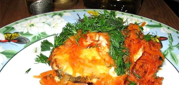 Треска с морковью и луком