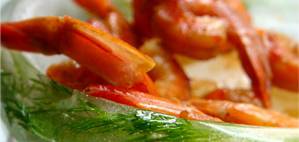 Жгучие креветки в ледяной пиале