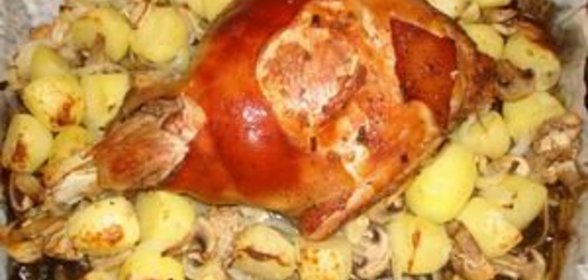 Задок запеченый с ананасом