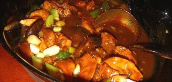 Курица по‑индонезийски с грибами (Ayam dengan jamur)
