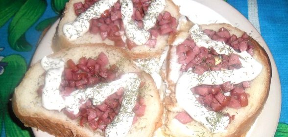 Бутерброды с яйцом и сосиской в микроволновке