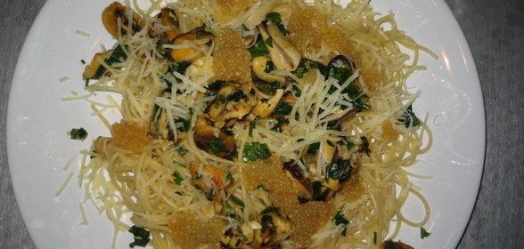 Спагетти с мидиями и икрой щуки