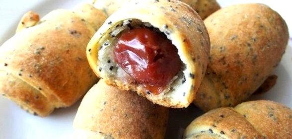 Рогалики с вишней