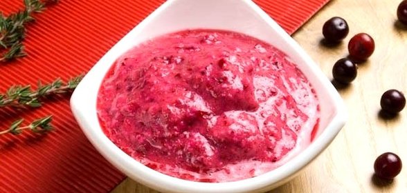 Соус из хрена с клюквой