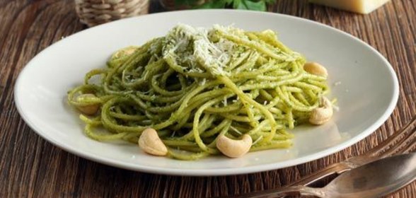 Спагетти с песто из руколы и кешью