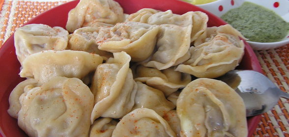 Пельмени c фаршем из курицы, ветчины и говядины