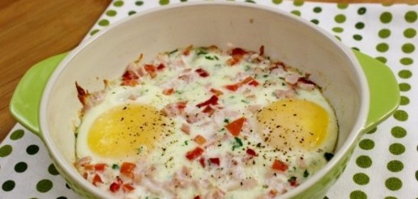 Яичница с беконом в духовке