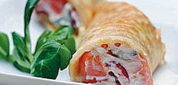 Роллы с мягким сыром и копченым лососем