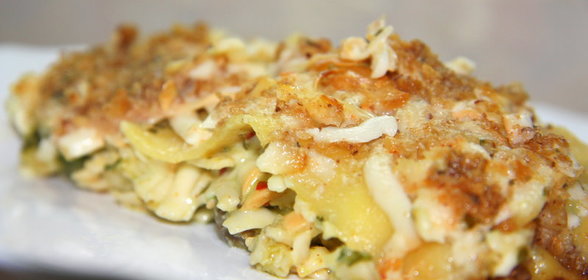 Острая лазанья с копченым сыром, шпинатом и чесноком