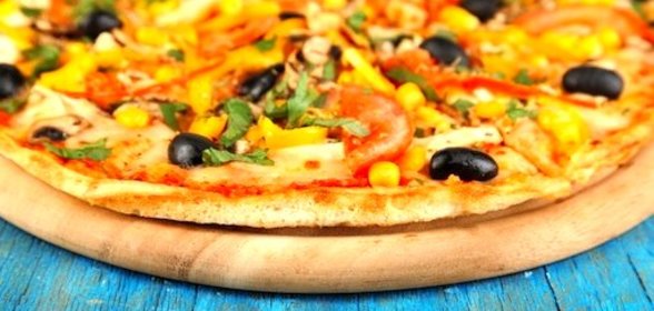 Пицца с курицей и кукурузой