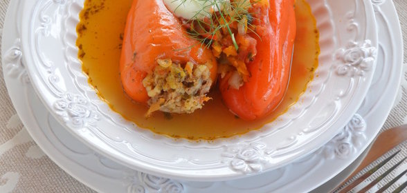 Перец фаршированный бараниной и рисом
