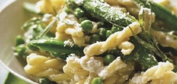Макароны с зеленым горошком и сыром рикоттой