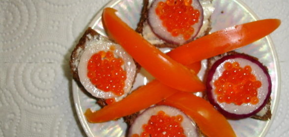 Канапе с красной икрой