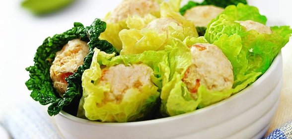 Куриные шарики в савойской капусте