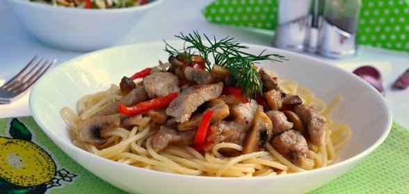 Поджарка из свинины с шампиньонами