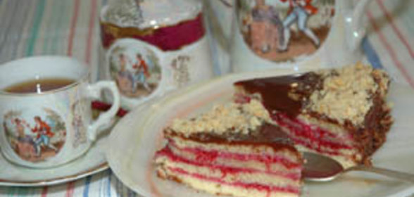 Песочный малиново-шоколадный торт