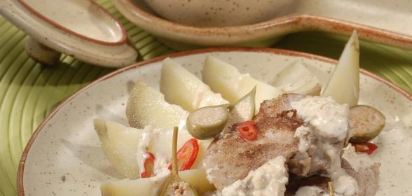 Вырезка из свинины с грецкими орехами