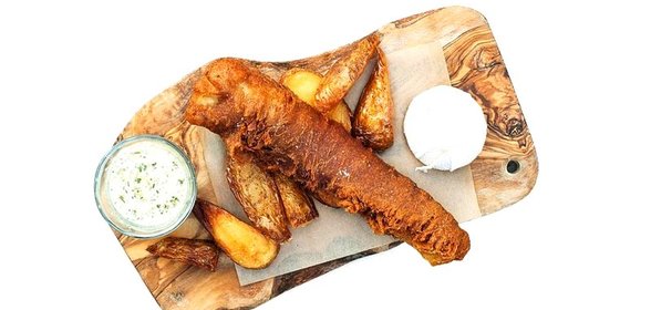 Фиш-энд-чипс с соусом тартар