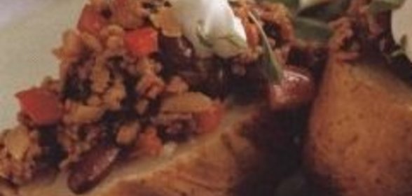 Бутерброды со свежими помидорами, брынзой и орехами