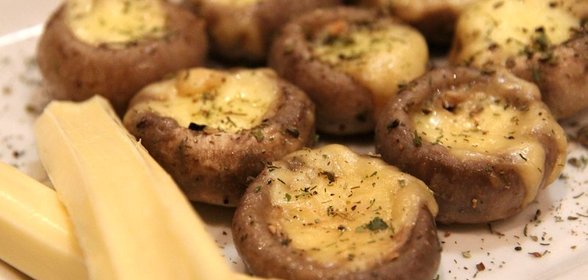 Шампиньоны с сулугуни