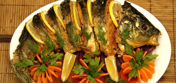 Карп, запеченный с грибами в духовке