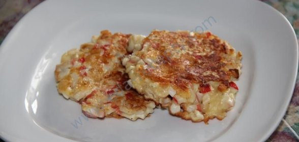 Оладушки из крабовых палочек и сыра