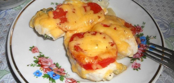 Куриная грудка запеченная с помидорами и сыром