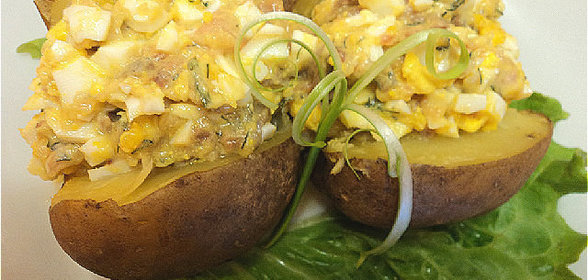 Картофель запеченый, с селедочным соусом