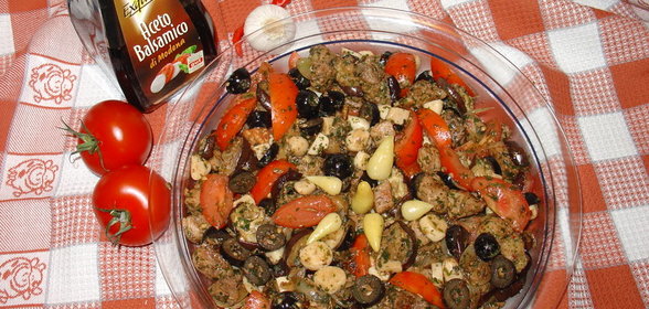 Салат с мясом и печёнными баклажанами