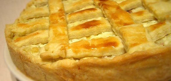 пирог с картофелем , брынзой и печеным чесноком