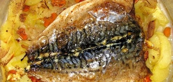 Скумбрия в духовке с картофелем