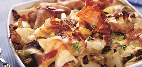 Картофельная запеканка с луком-пореем