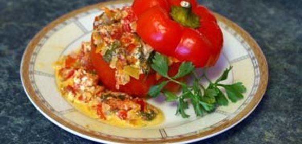Перец, фаршированный мясом и овощами (вариант)