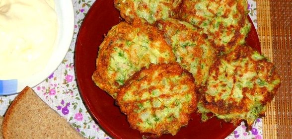 Деруны из кабачка и рыбы