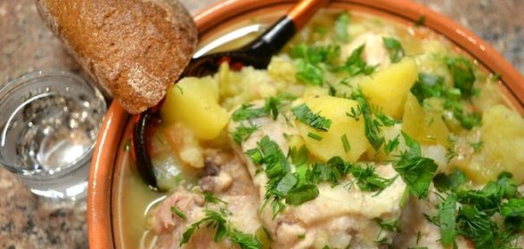 Курица с картошкой в горшочке