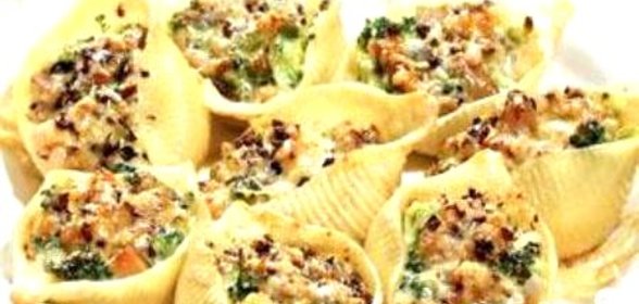 Паста с лососем, болгарским перцем и укропным соусом
