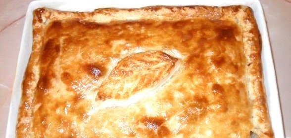 Пирог с мясом из слоеного дрожжевого теста