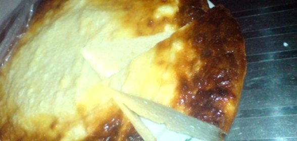 Творожная запеканка с изюмом и сметаной