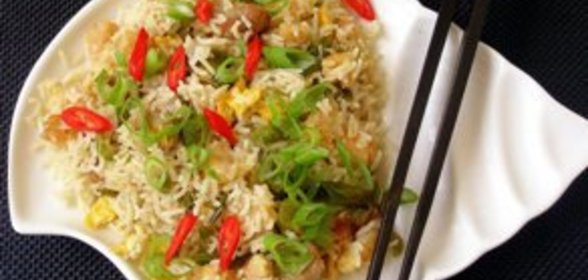Рис с креветками и рыбкой с овощами в китайском стиле