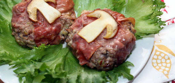 Гамбургер с белыми грибами