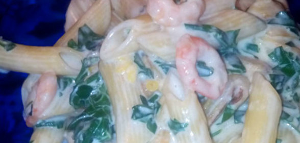 Паста с кабачком, петрушкой и креветками