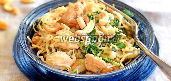 Куриная грудка с китайской вермишелью и мангольдом