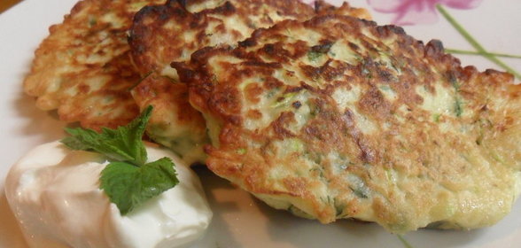Латкес из цукини с козьим сыром