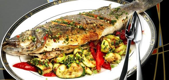 Сибас с овощами и песто из прованских трав