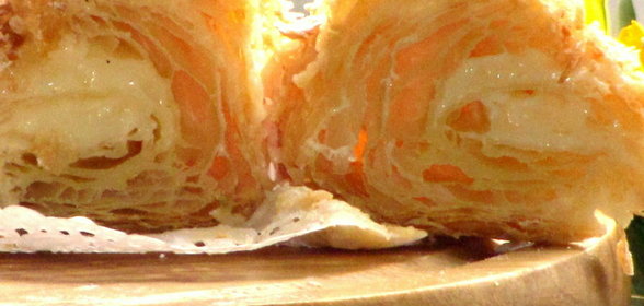 Язык под острым ореховым соусом