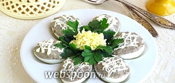 Яйца фаршированные шпротами